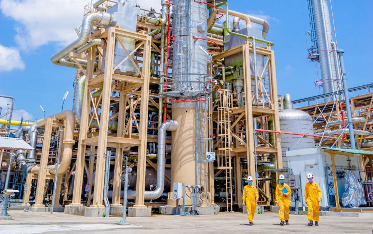 Công trình dầu khí sử dụng cho việc khai thác phục vụ nền kinh tế.